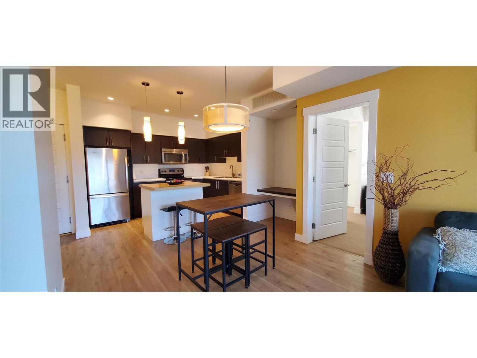 975 ACADEMY Way Unit# 401