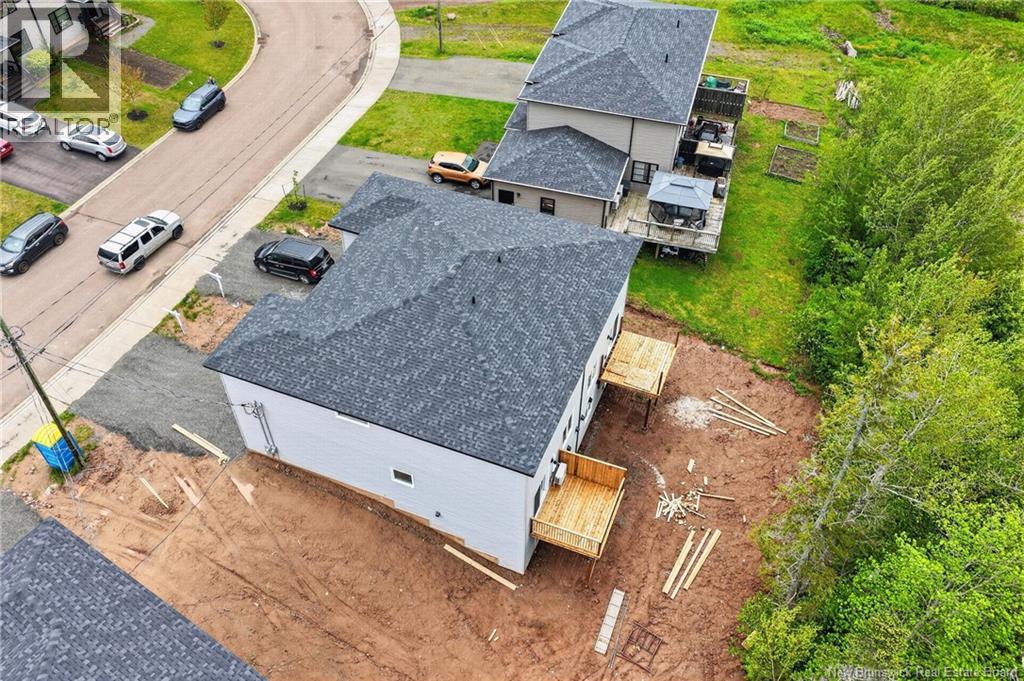 102 & 104 Francfort Crescent - Photo 3