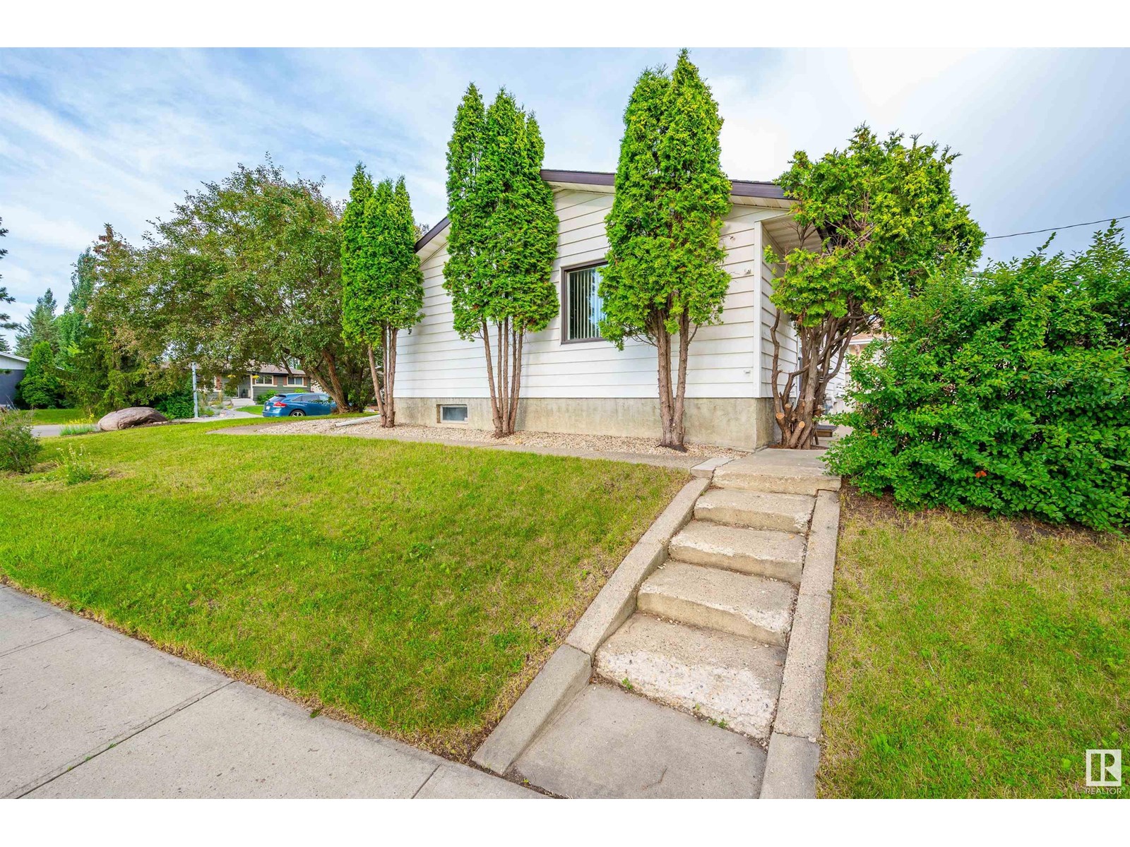 16704 81 AV NW NW
