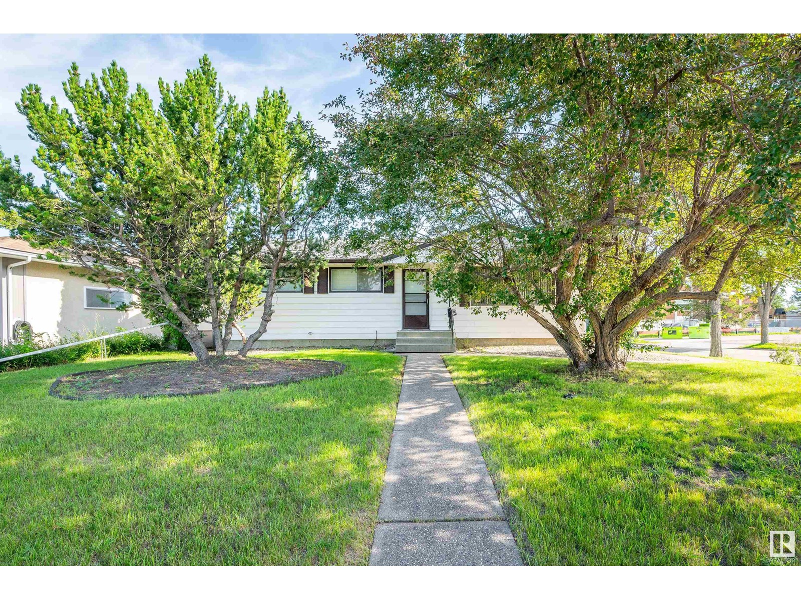 16704 81 AV NW NW