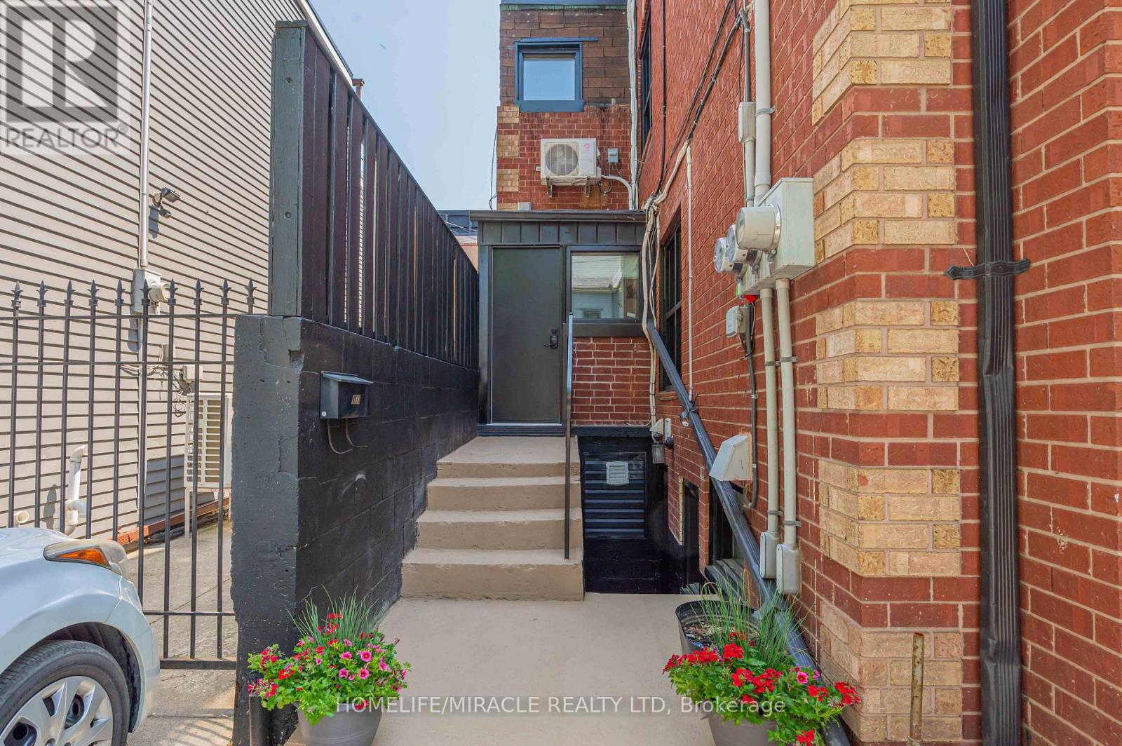 1 GIVINS STREET