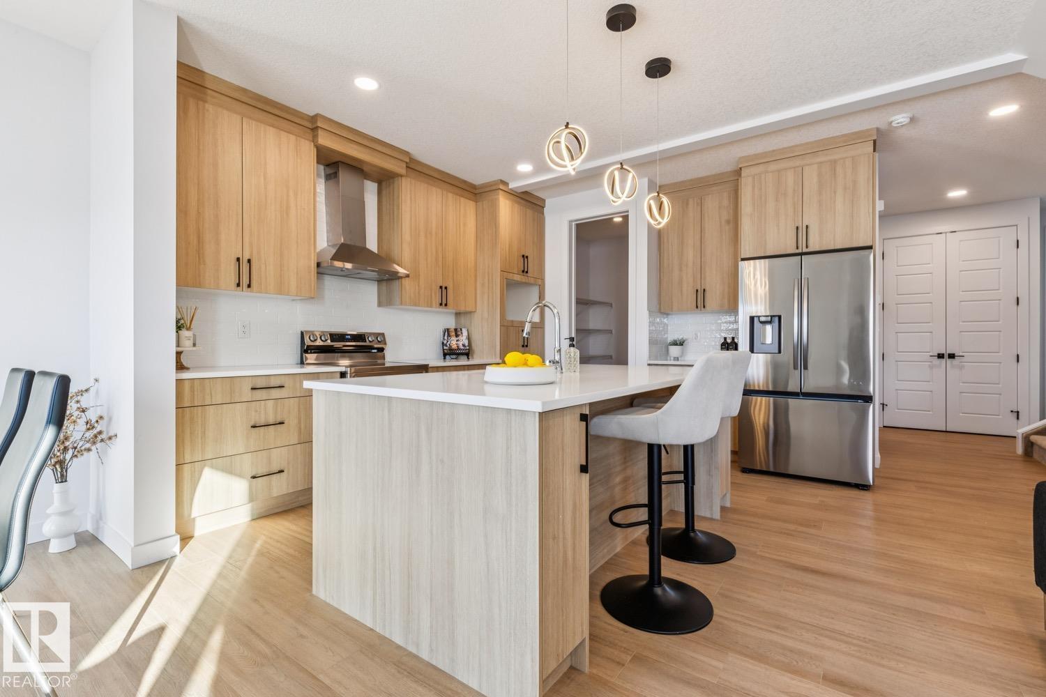 37 CALEDON CR