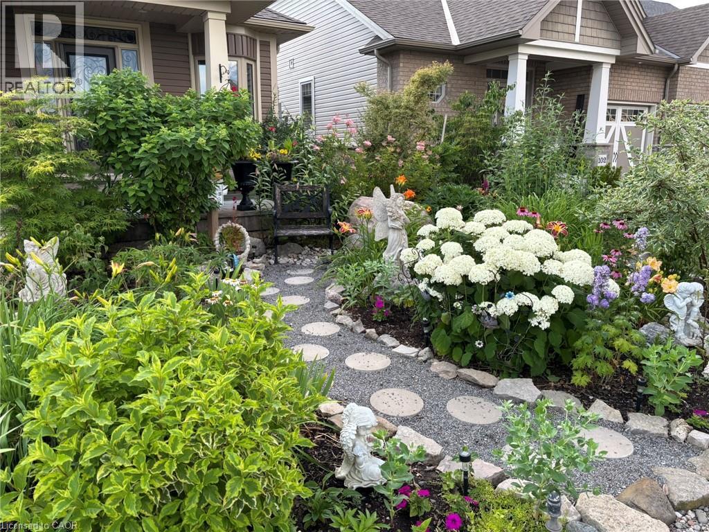 104 ANASTASIA Boulevard