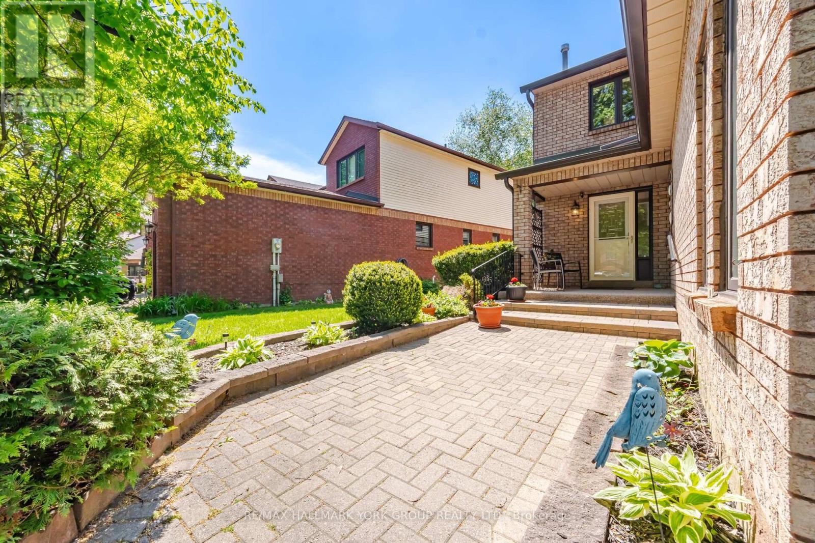 31 PARKETTE DRIVE