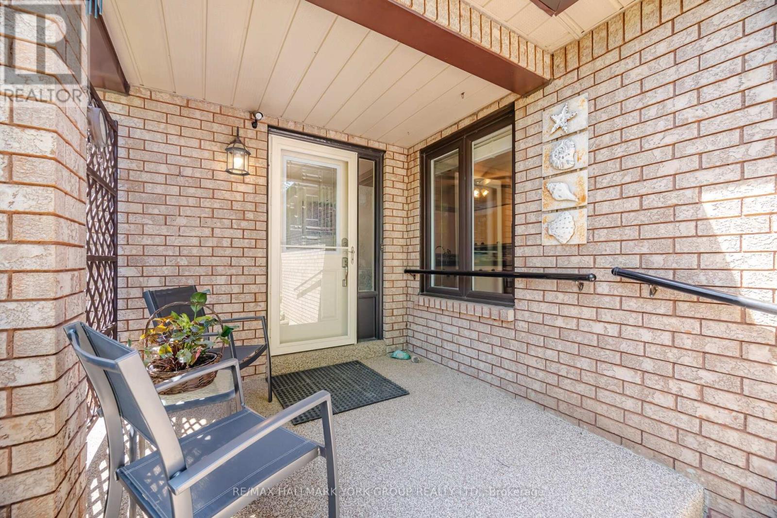31 PARKETTE DRIVE