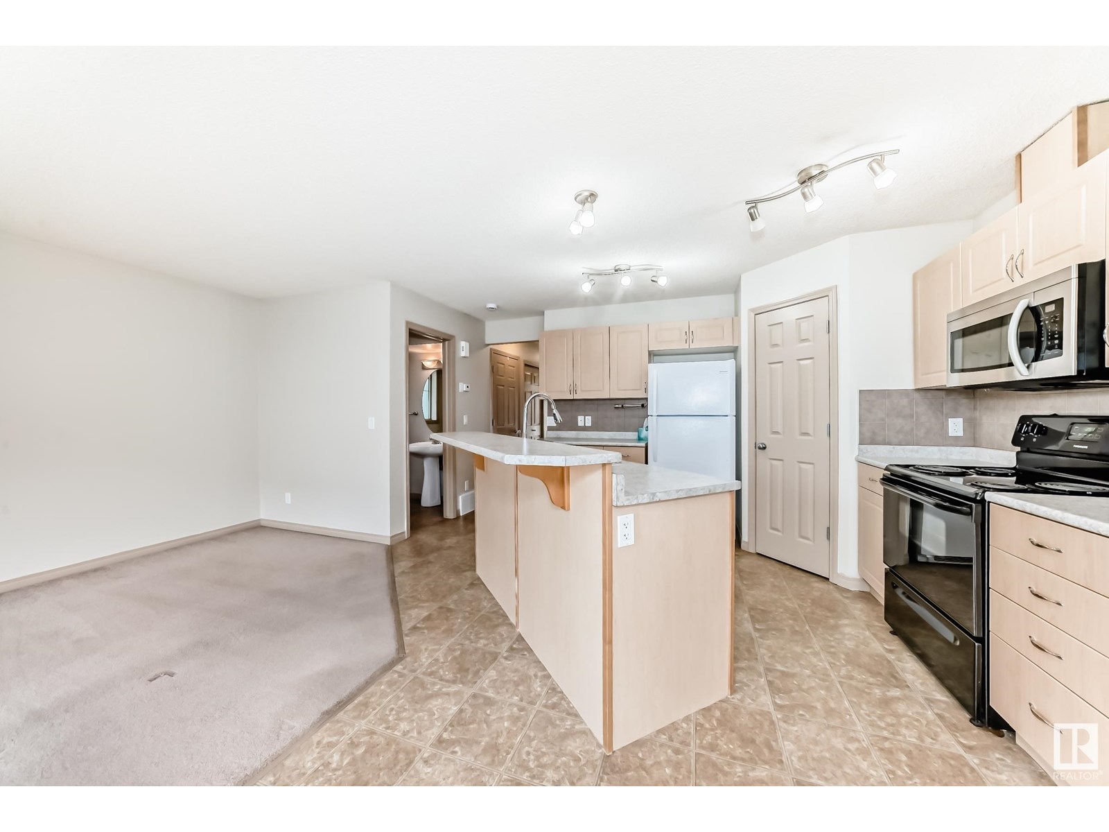 #2 1128 156 ST NW