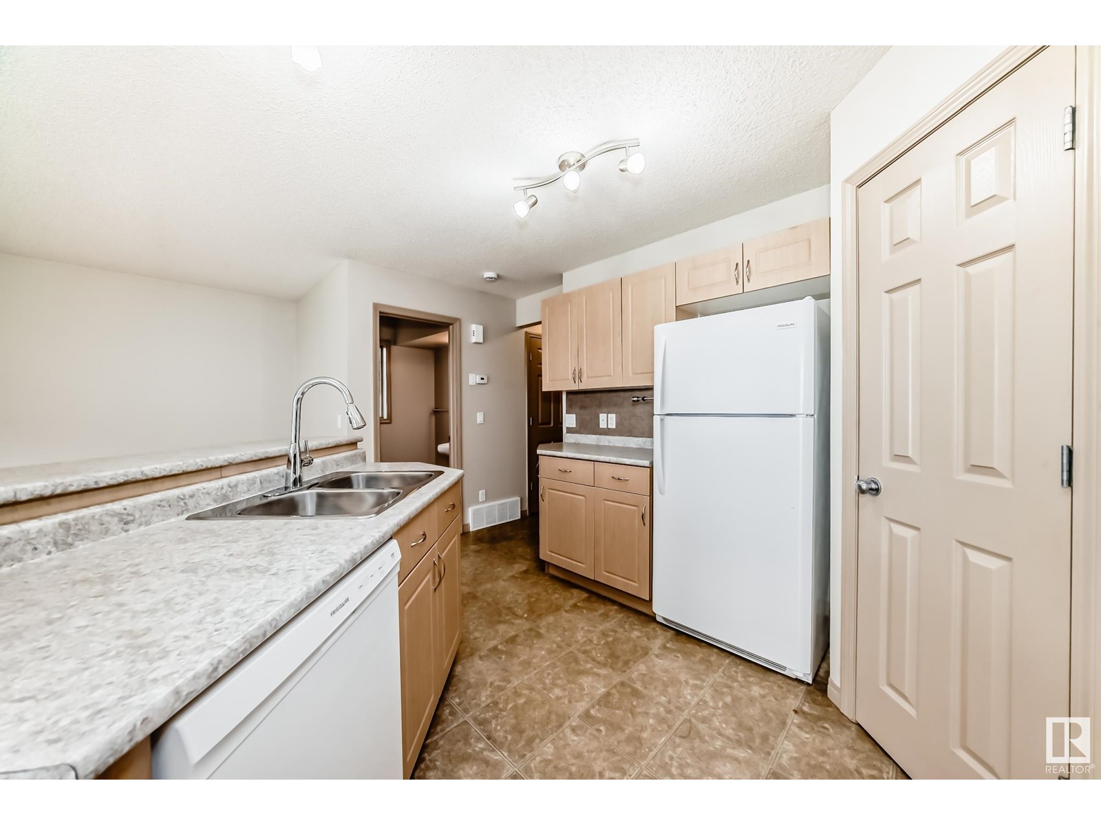 #2 1128 156 ST NW