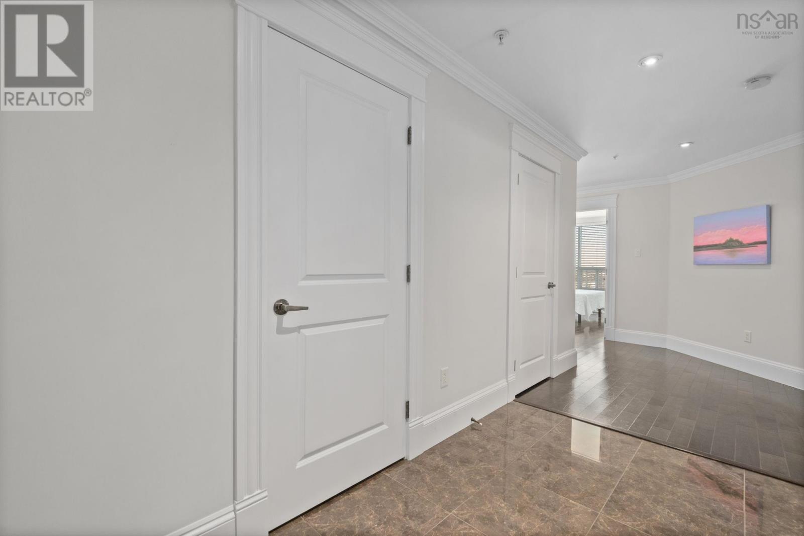 707 2677 Gladstone Street