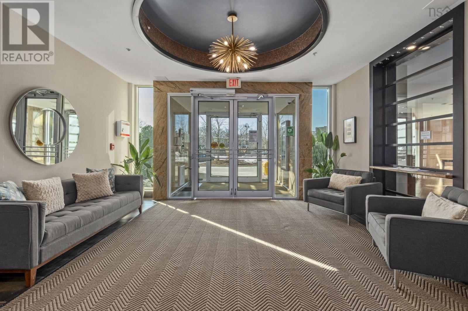 707 2677 Gladstone Street