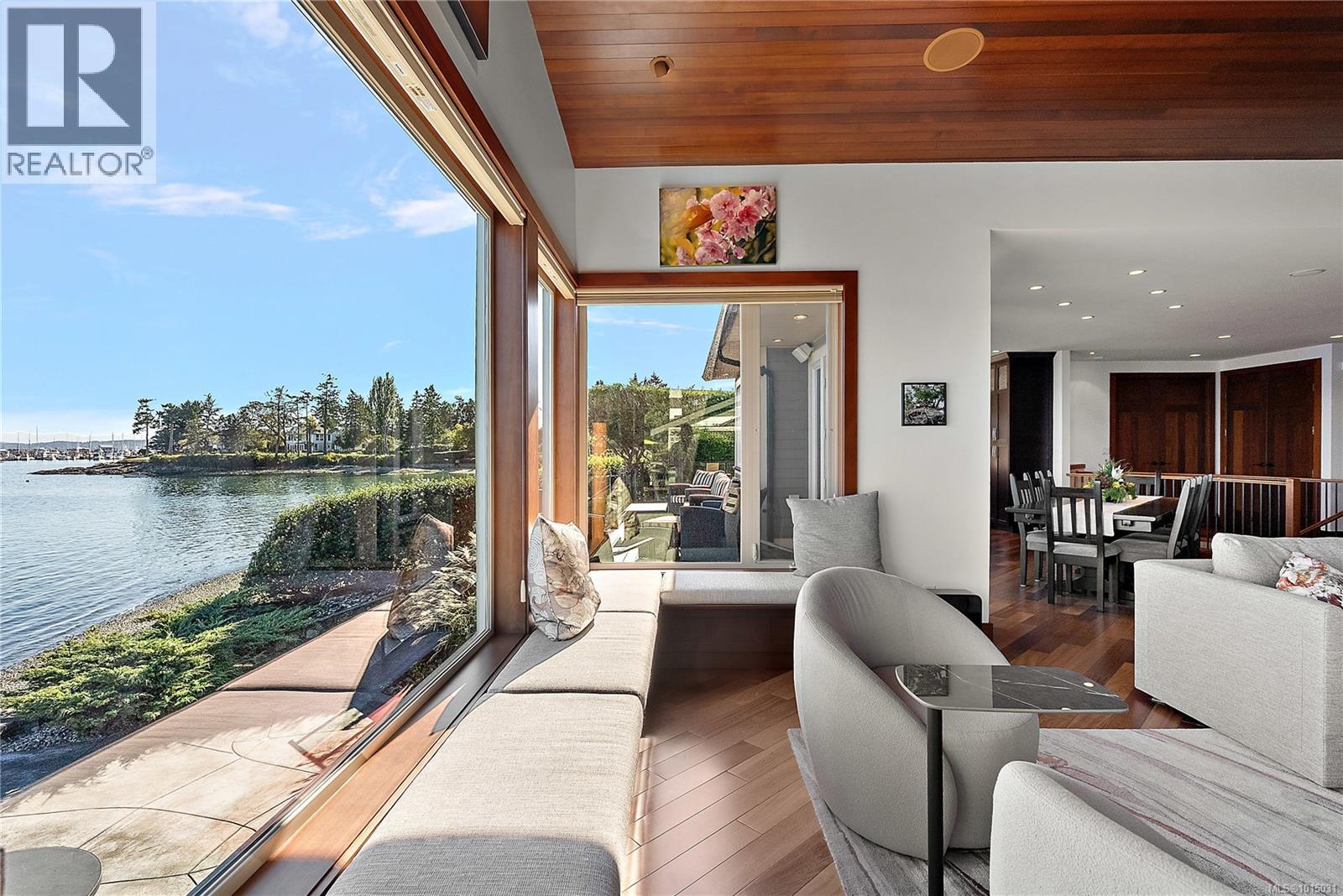 10206 Surfside Pl