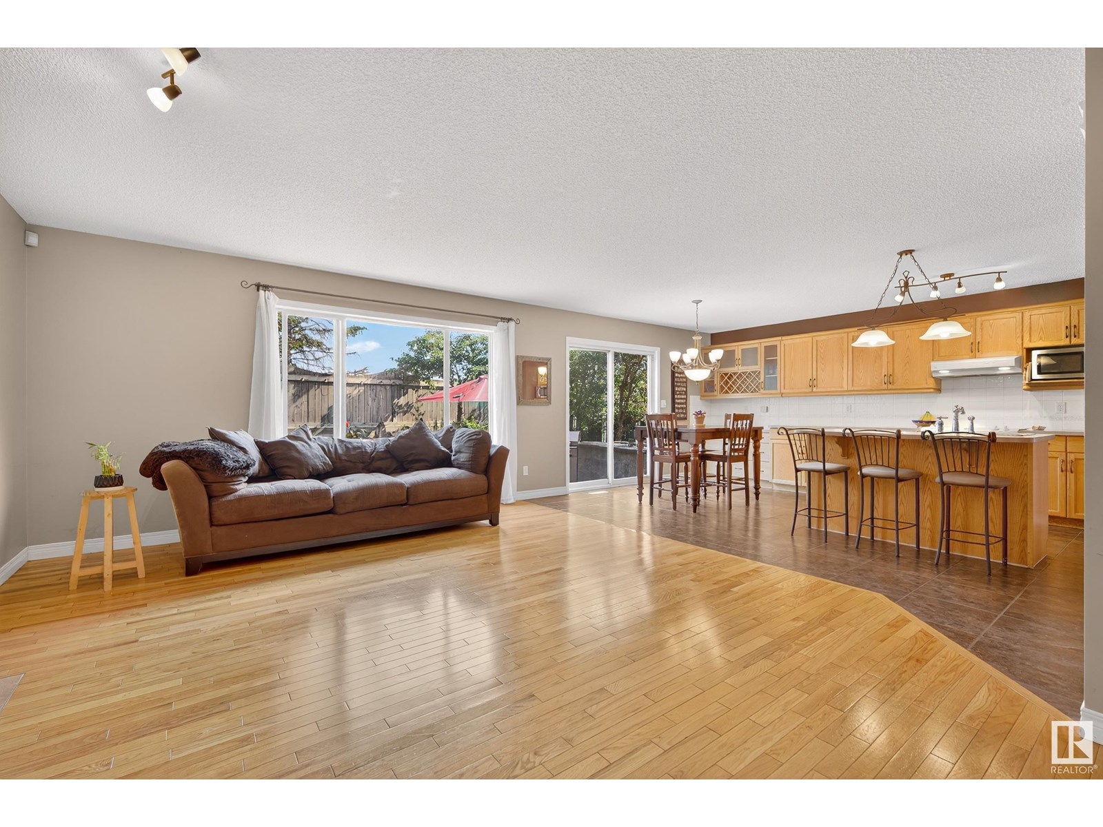 15 Doucette PL