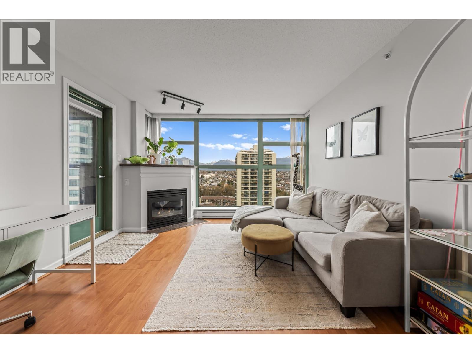 2105 4398 BUCHANAN STREET