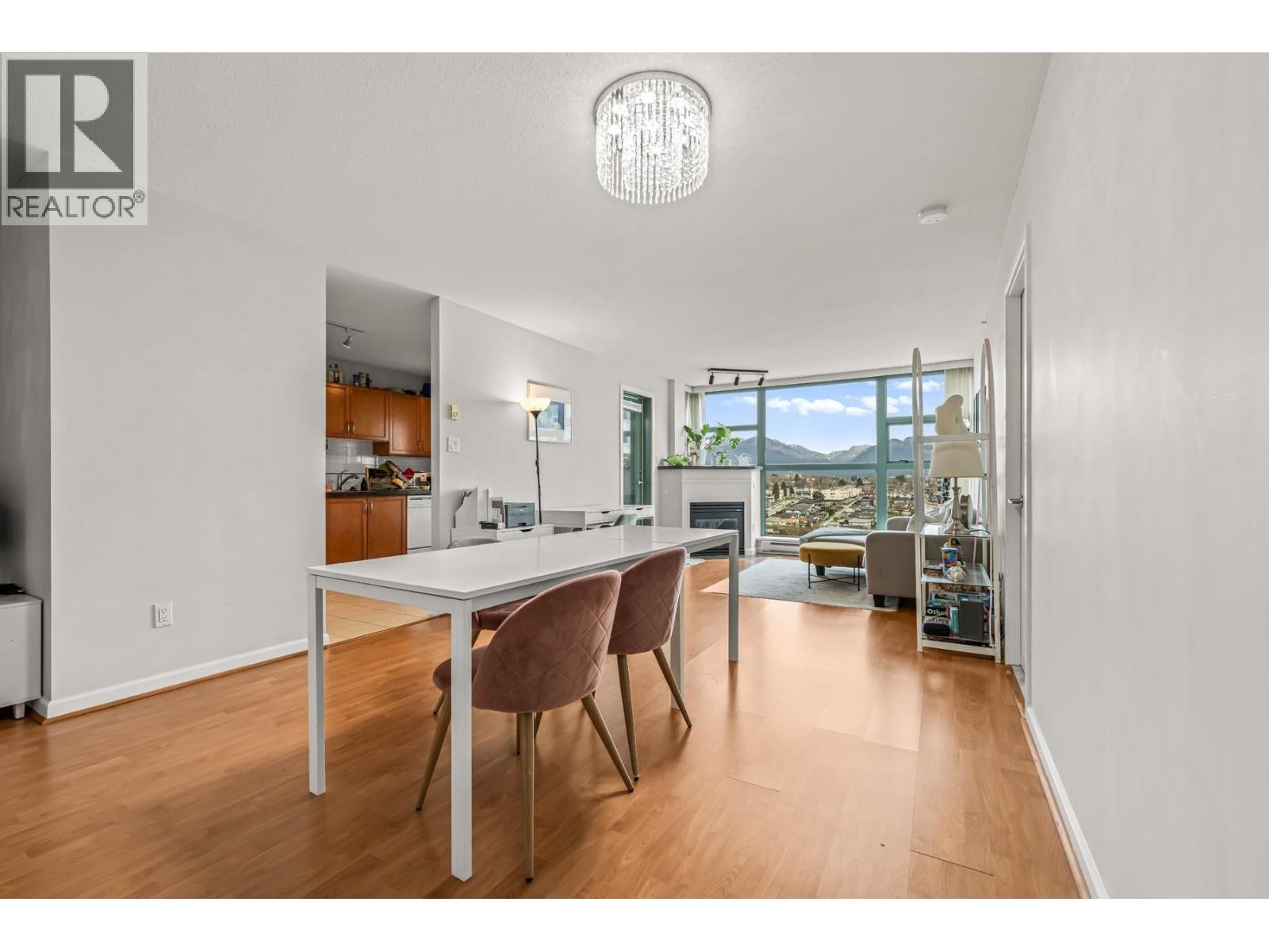 2105 4398 BUCHANAN STREET