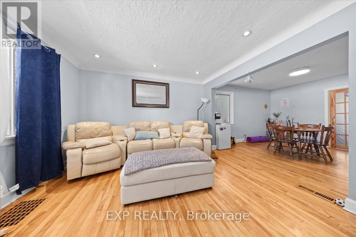 494 WENTWORTH AVENUE