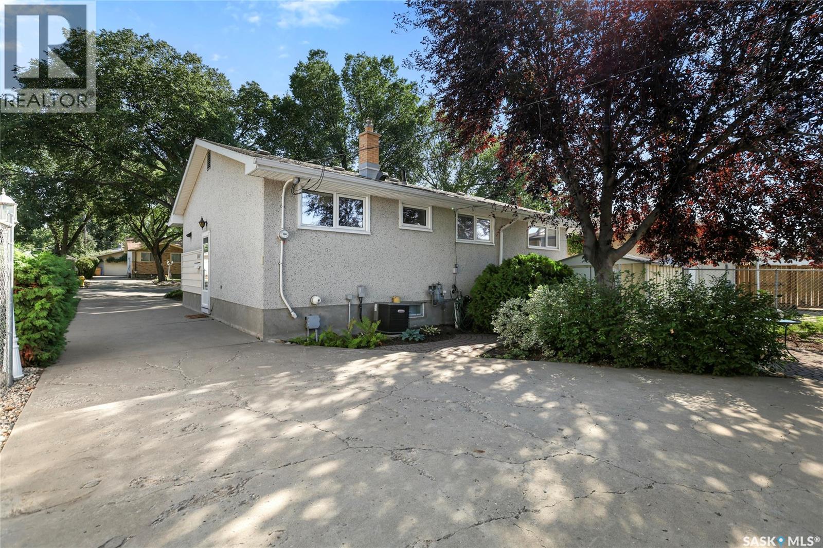 144 Woodward AVENUE