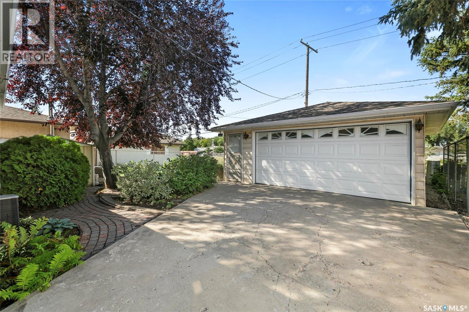 144 Woodward AVENUE
