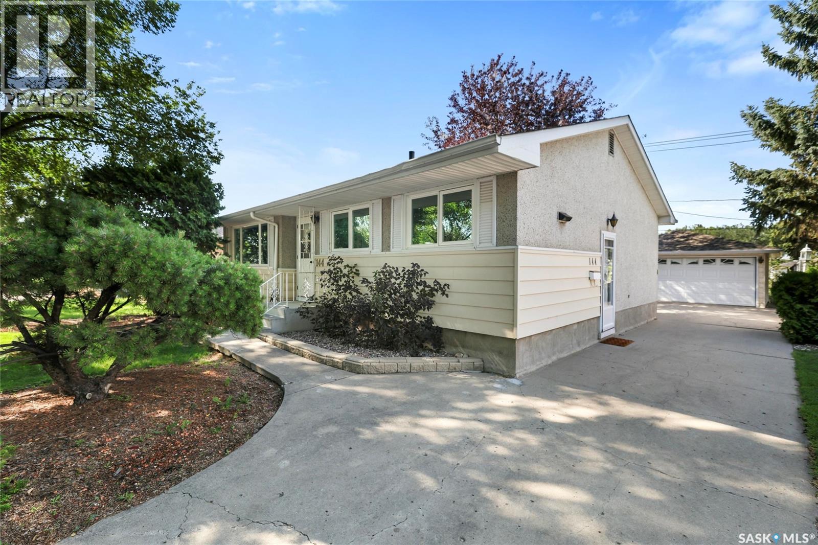 144 Woodward AVENUE