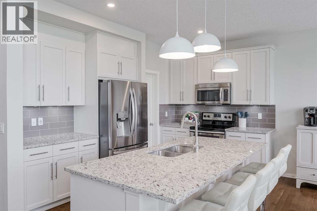 225 Kingsmere Cove SE