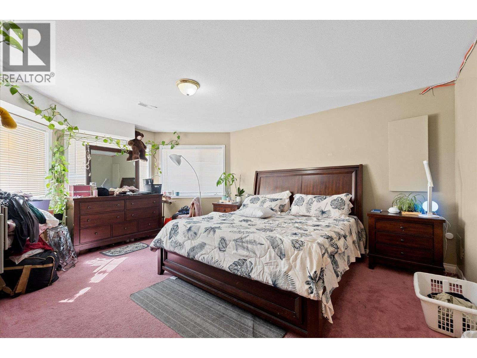 693 Mayfair Court