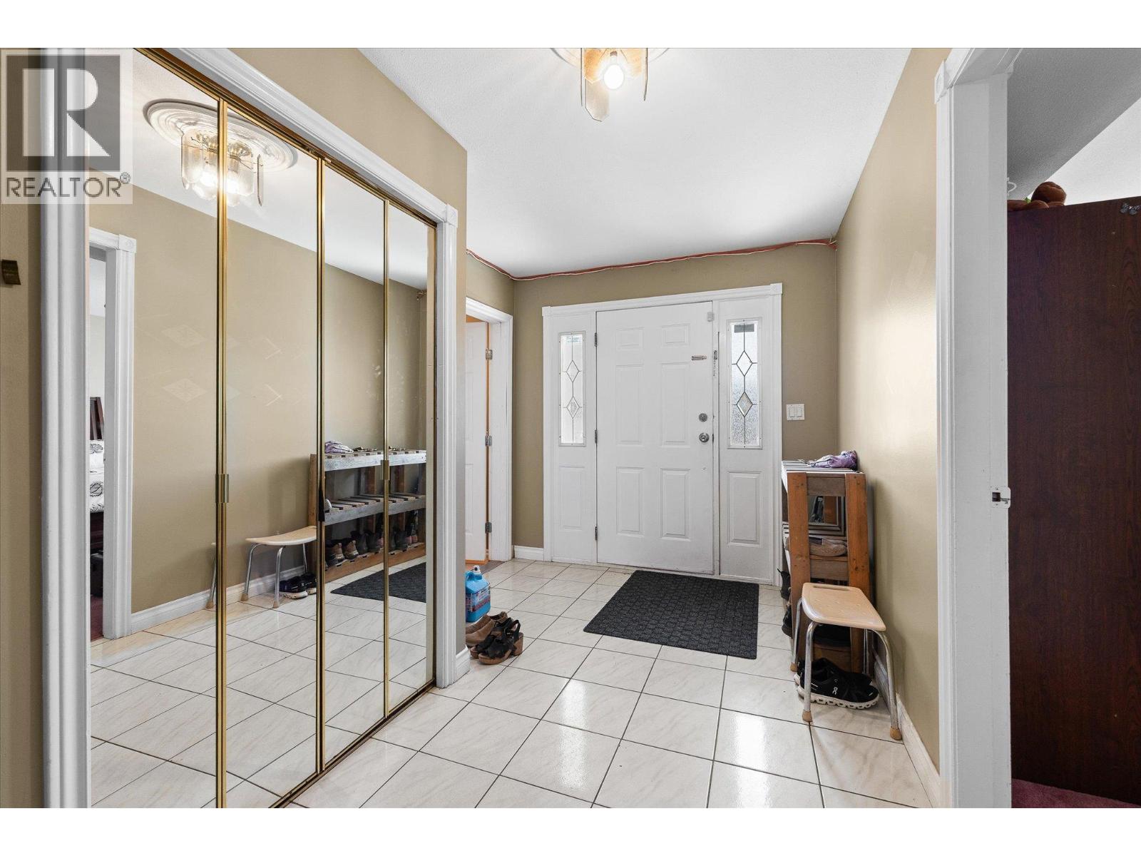 693 Mayfair Court