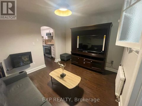 111 DUNDAS STREET London East (East K) ON N6A1E8