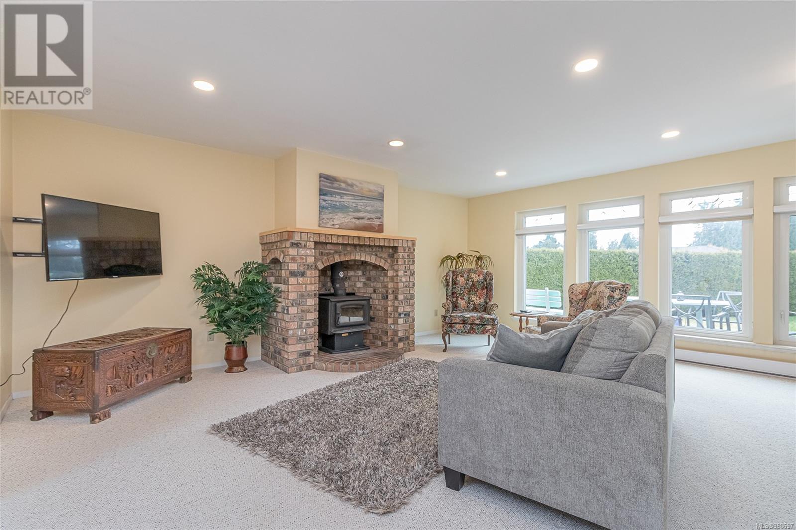 495 Eaglecrest Dr