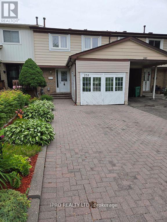 238 ROYAL SALISBURY WAY