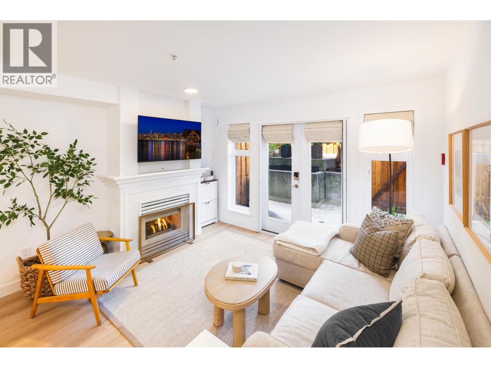 235 2565 W BROADWAY