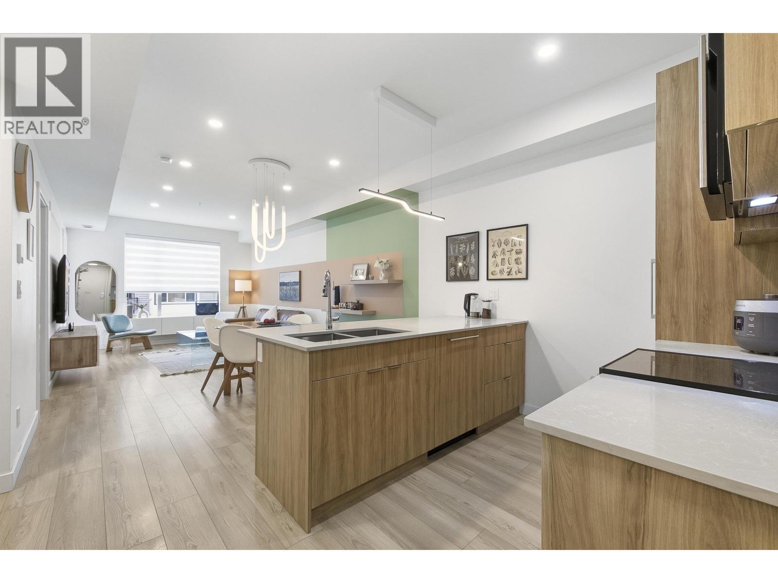 303 11913 BURNETT STREET