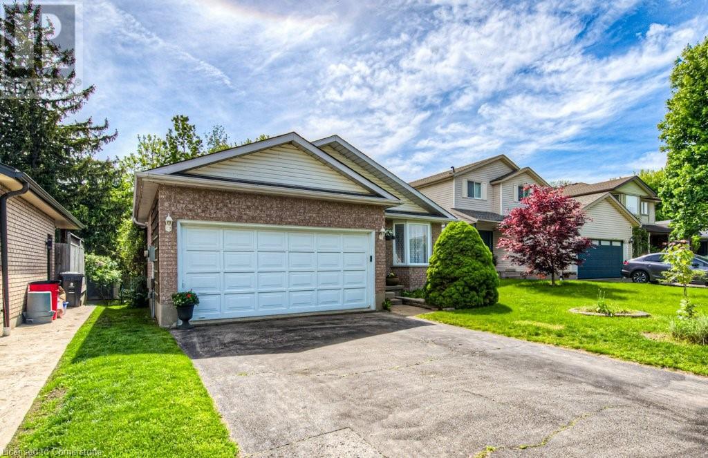 192 DARTMOOR Crescent