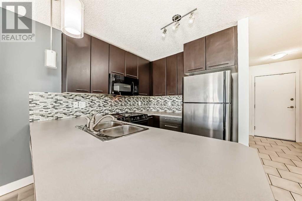 446, 35 Richard Court SW
