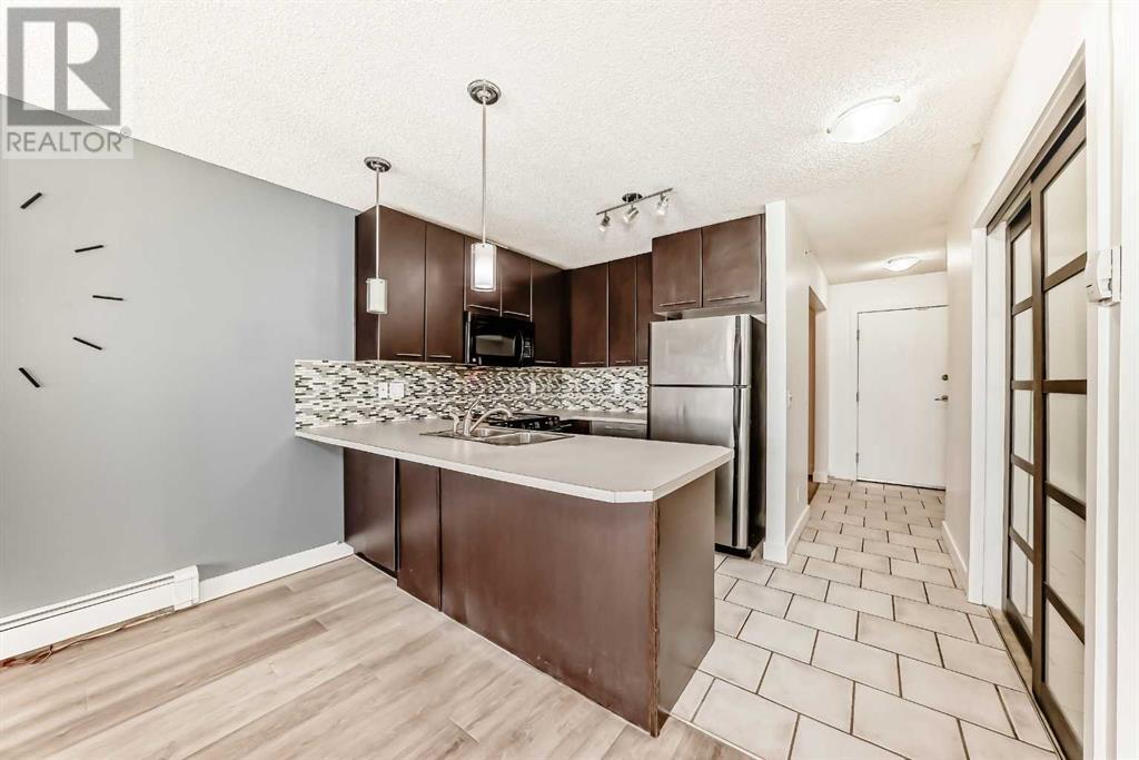 446, 35 Richard Court SW