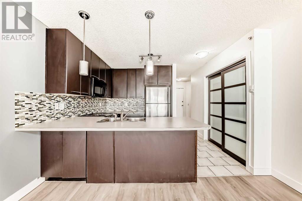 446, 35 Richard Court SW