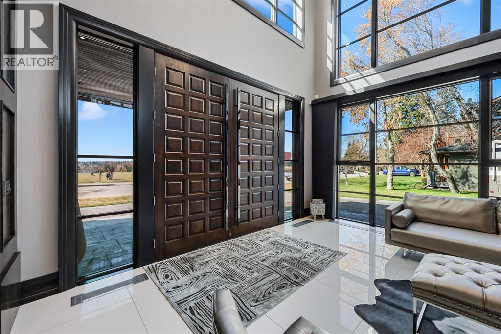 832 Hillcrest Avenue SW