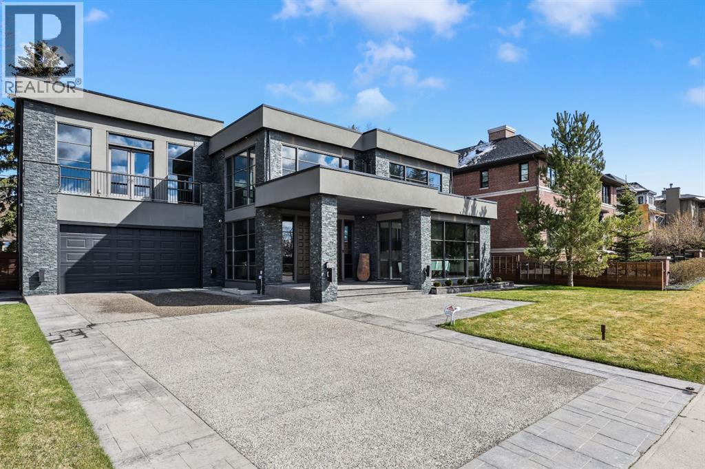 832 Hillcrest Avenue SW