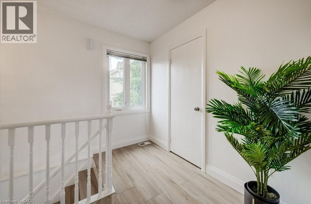 302 COLLEGE Avenue W Unit# 124