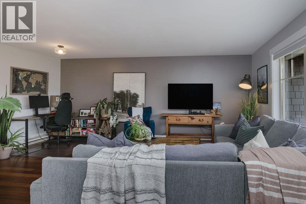105 414 GOWER POINT ROAD