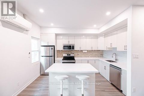 3 - 989 QUEEN STREET E Toronto (South Riverdale) ON M4M1K2