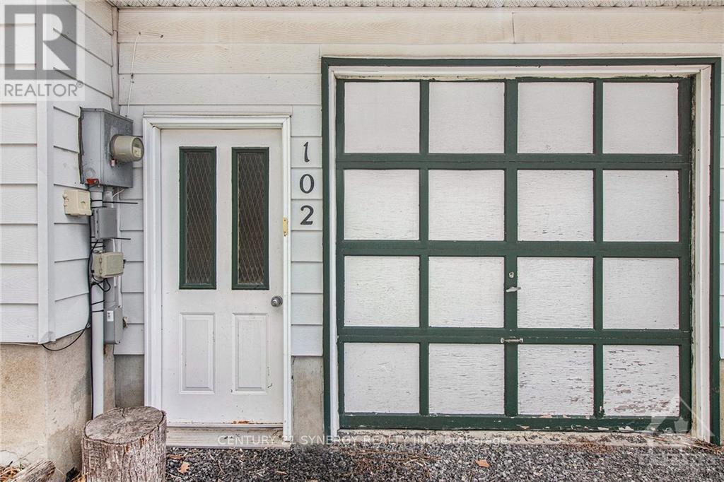 102 LAURIER STREET