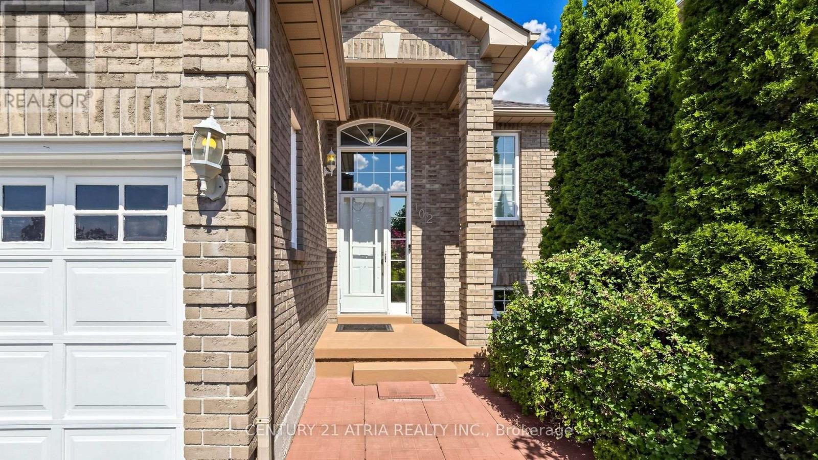 102 HUNTINGTON CRESCENT