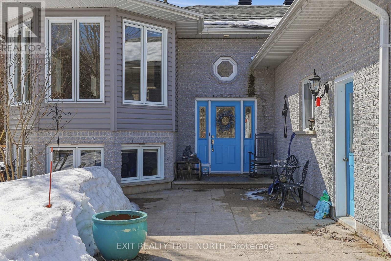797 FIFTH LINE E - Photo 2