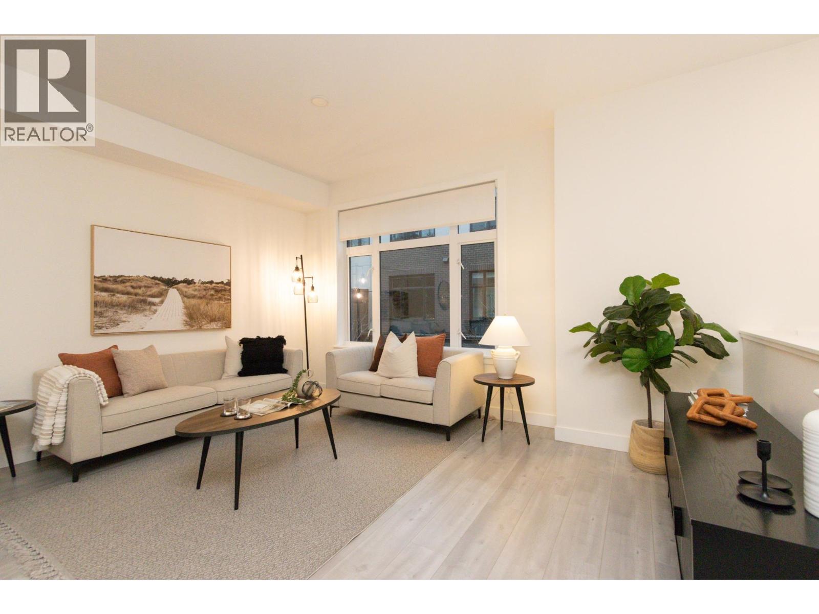 267 2035 GLENAIRE DRIVE