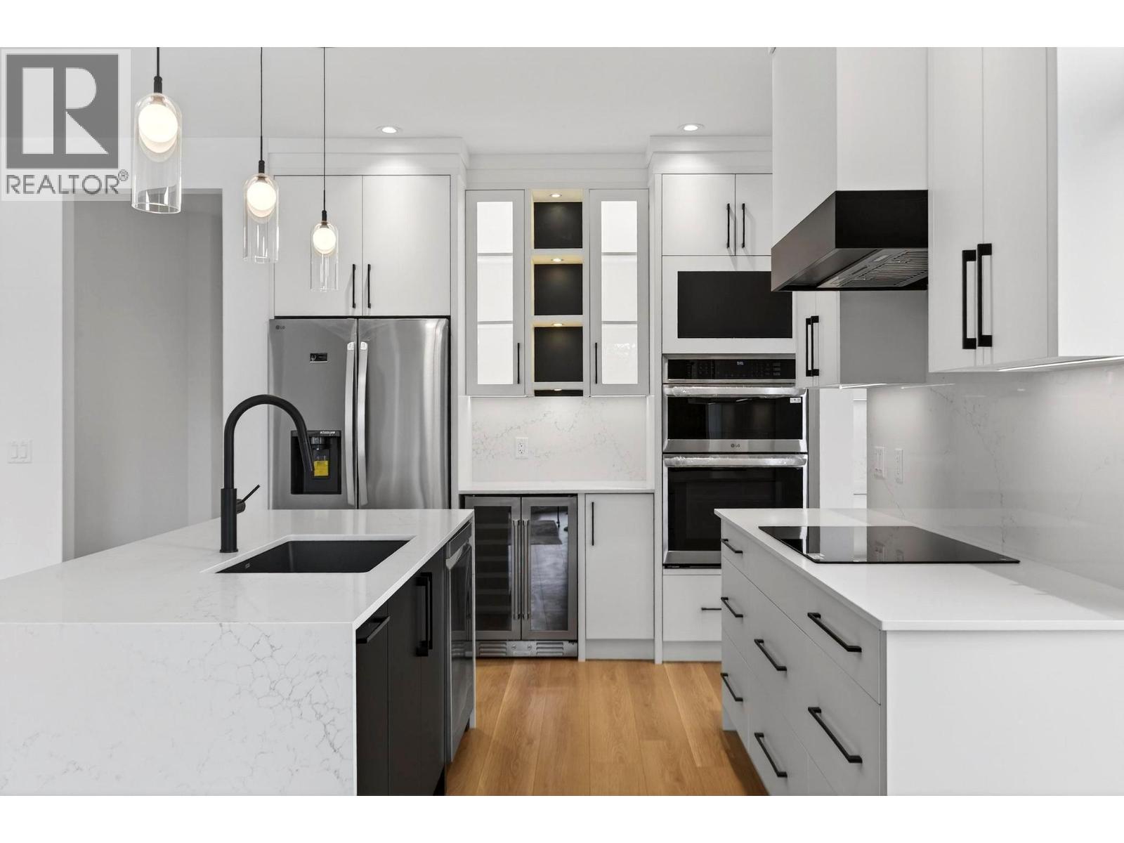 10-1960 Northern Flicker Court