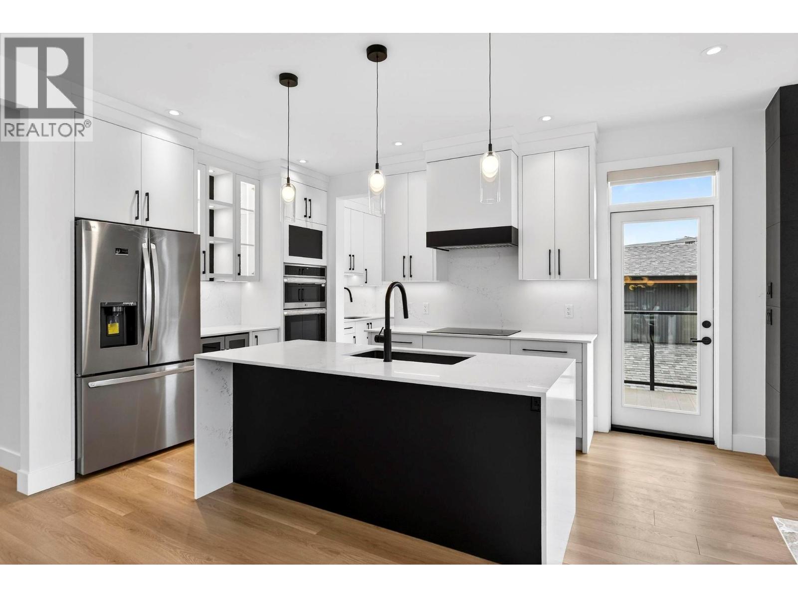 10-1960 Northern Flicker Court