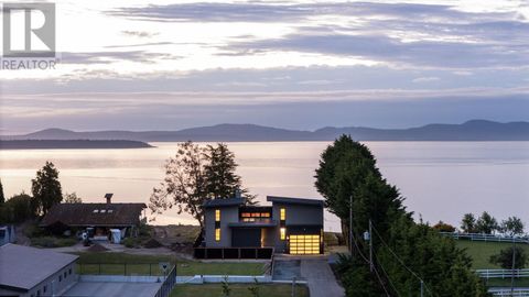 3300 Livesay Rd Central Saanich BC V8M1W7