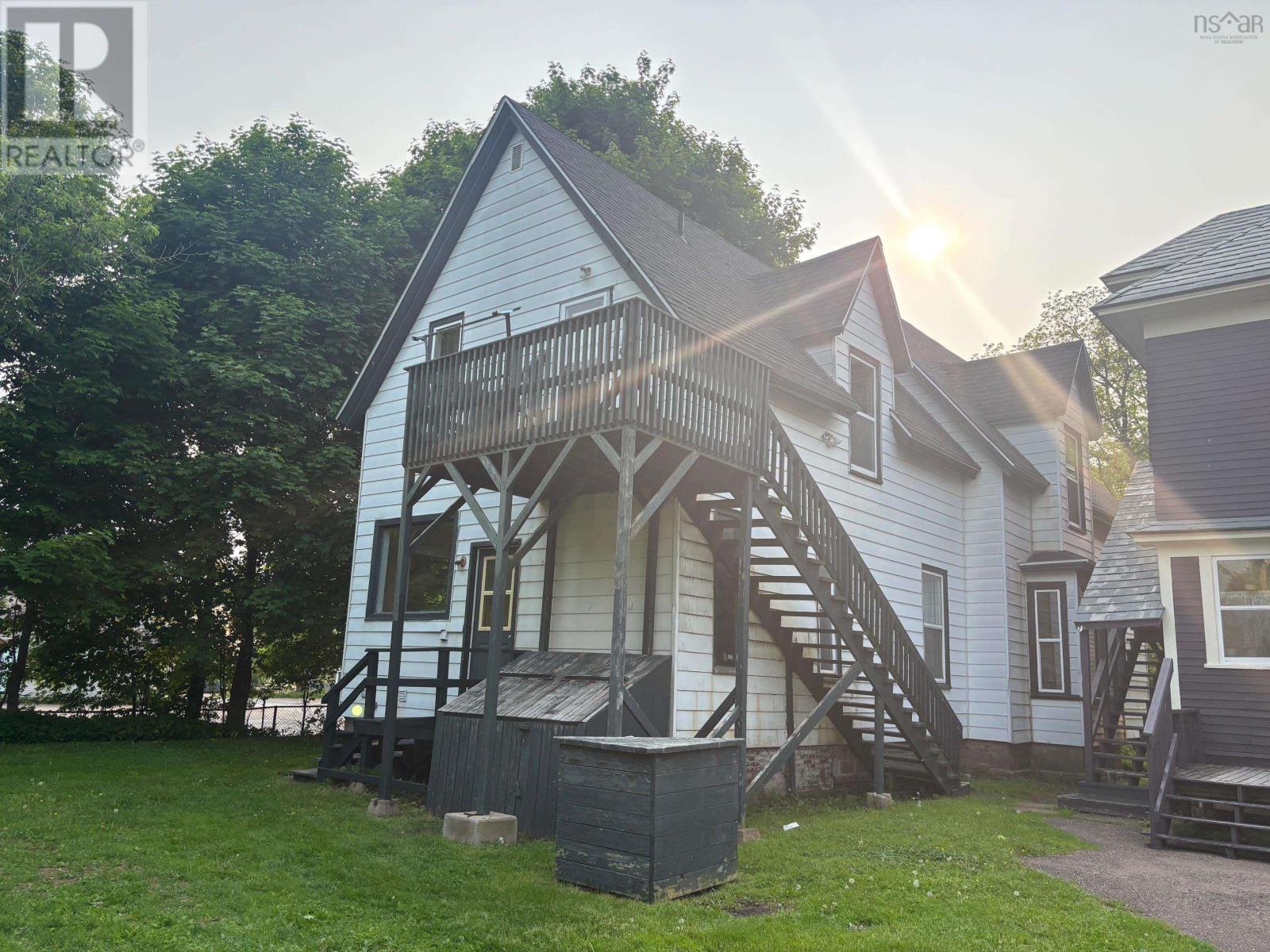 11 Robie Street