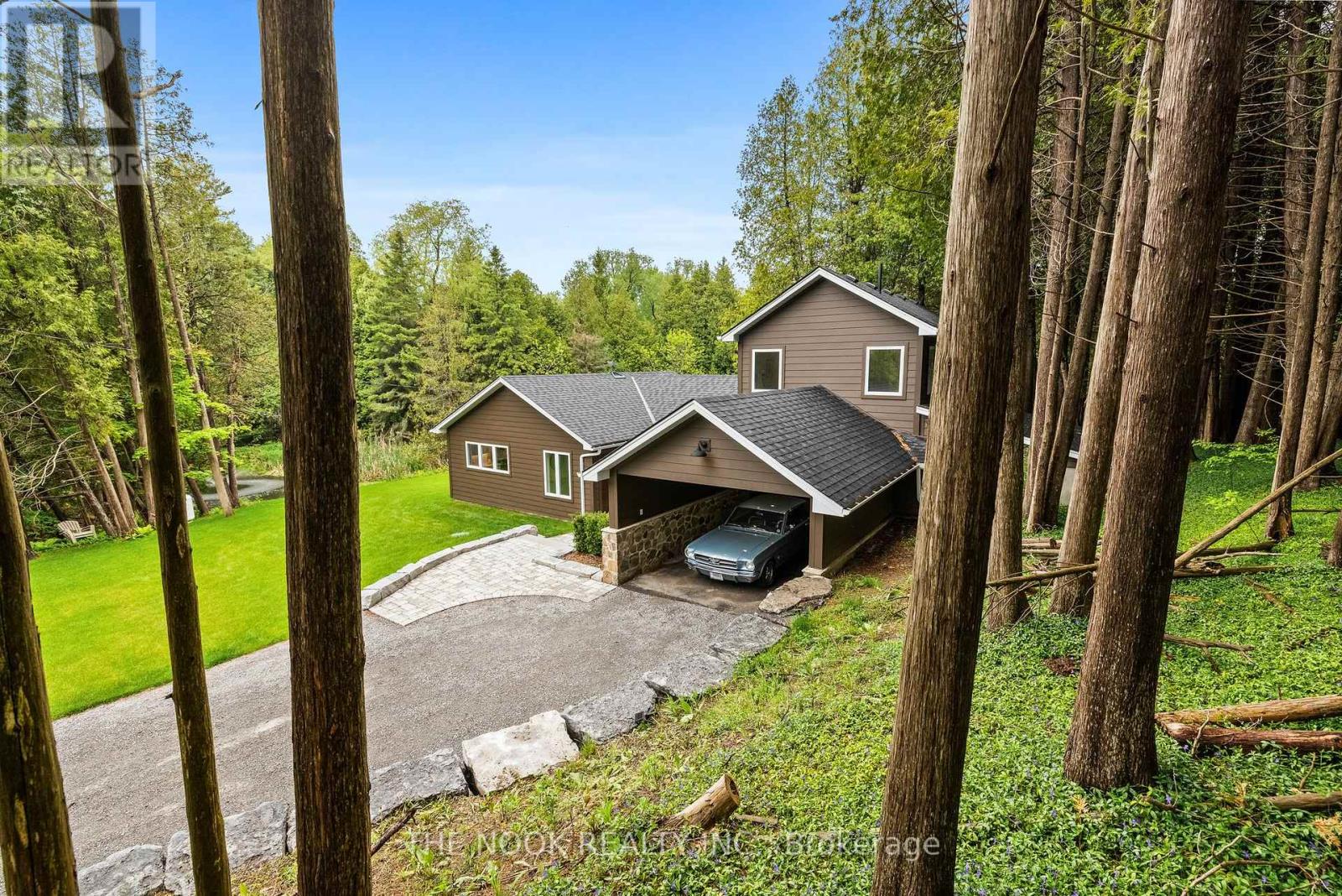 662 RAGLAN ROAD W