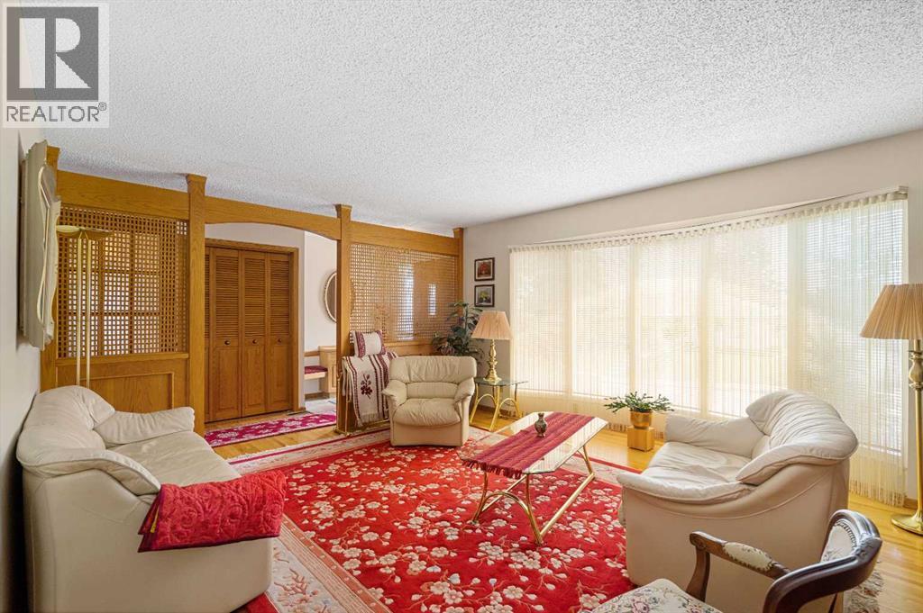 40 Thornlee Crescent NW
