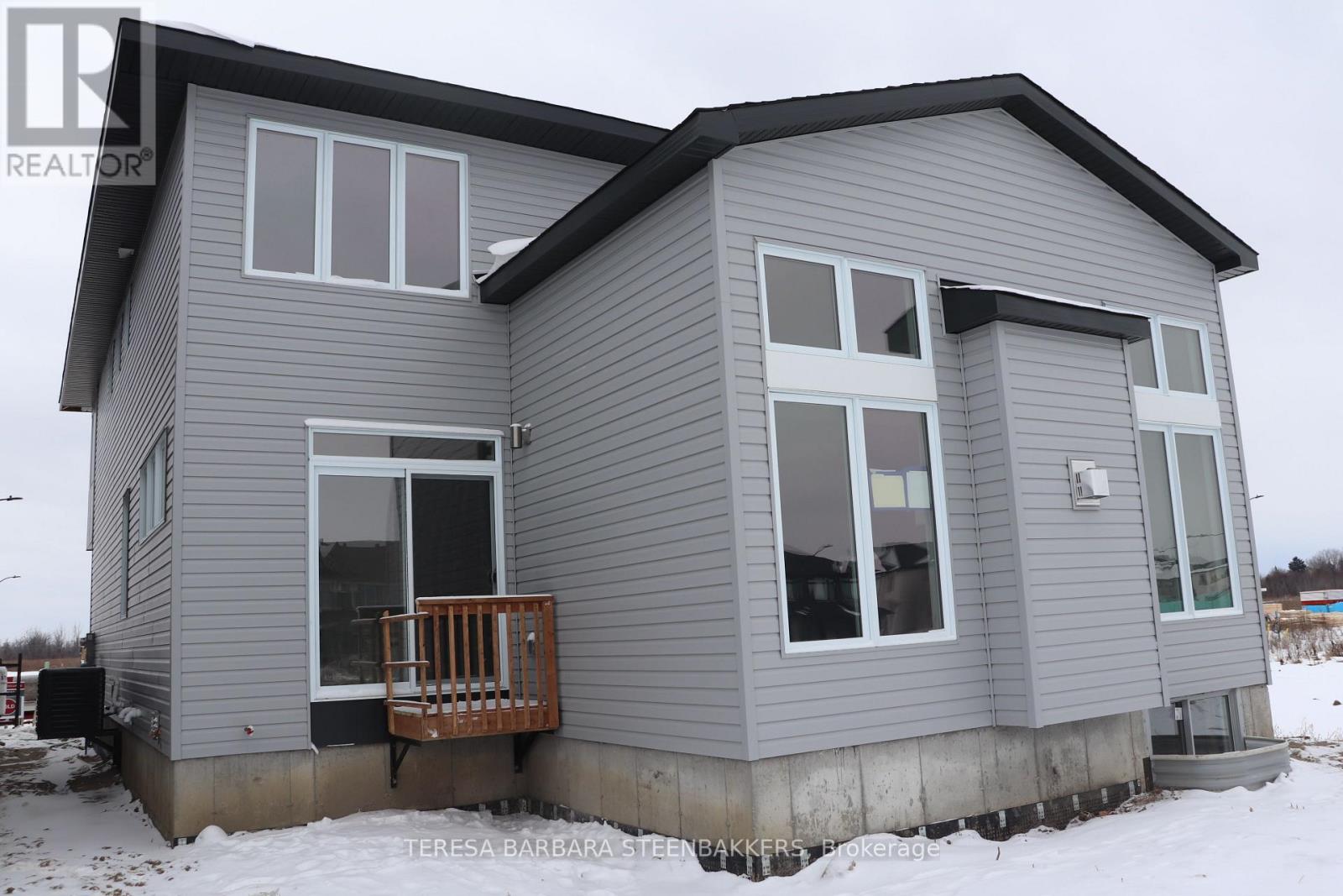 747 KENNY GORDON AVENUE W