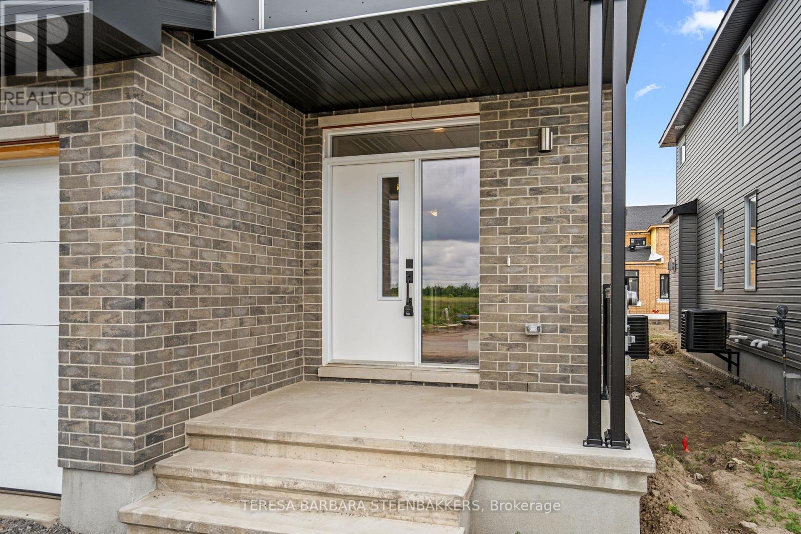 747 KENNY GORDON AVENUE W